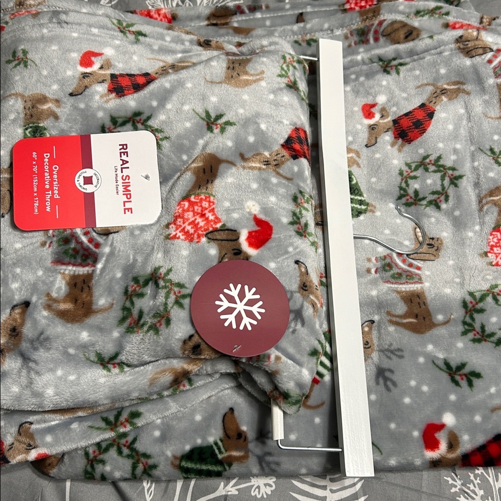 Oversized Dachshund Holiday Blanket - Picture 2 of 4